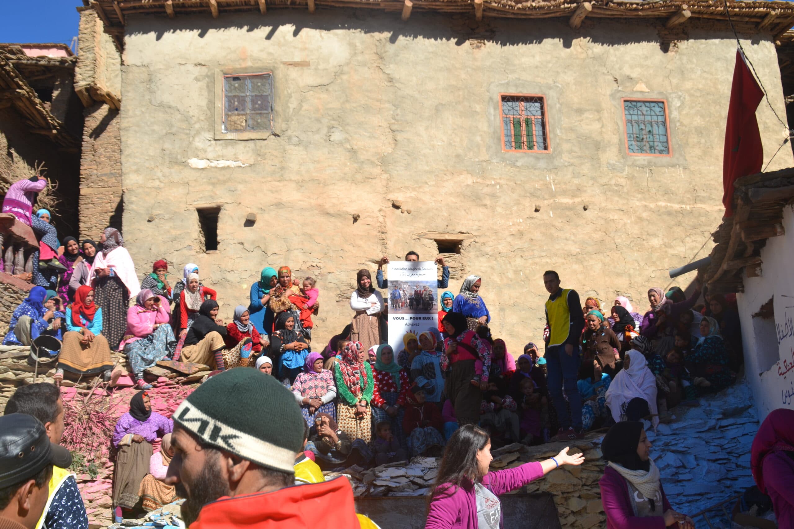 Assemblée d'habitants dans un douar du Haut Atlas — Maghreb Secours