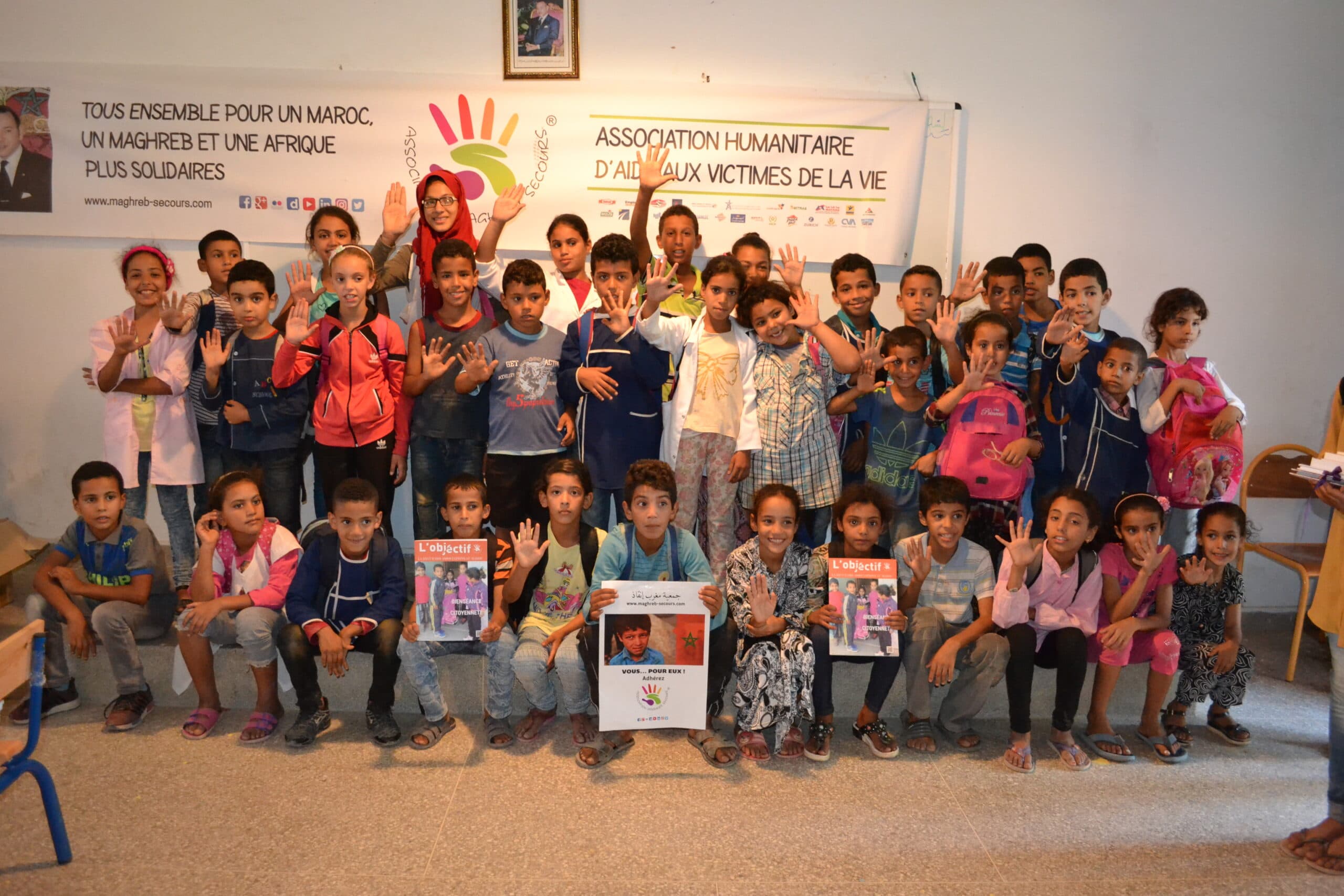 Distribution de fournitures scolaires aux enfants au Maroc par Maghreb Secours